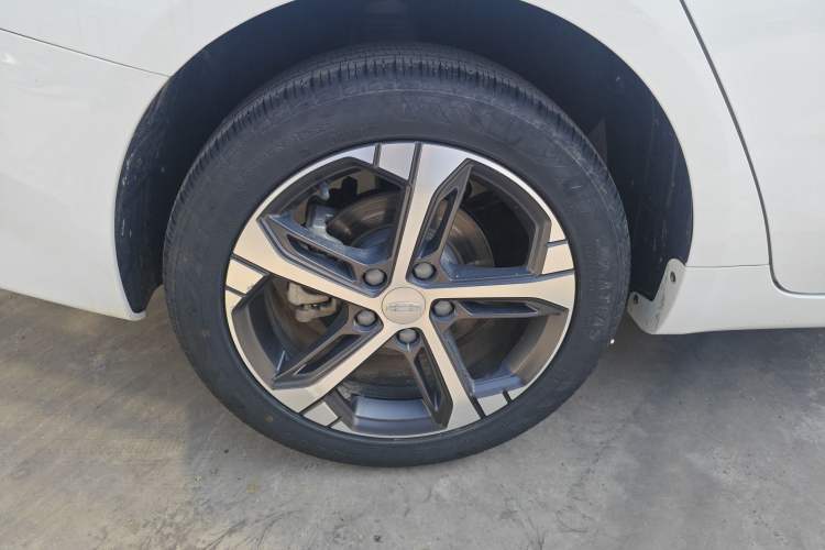 Used Geely Auto Emgrand L 2022 1.4T CVT Flagship Edition Right Rear Wheel Hub