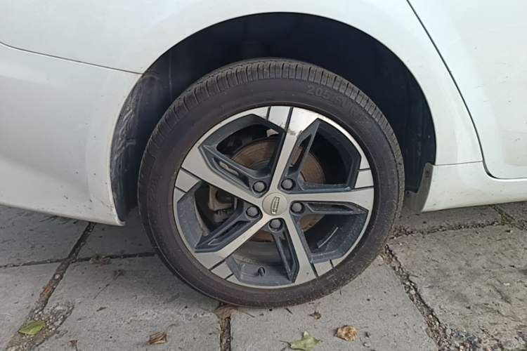 Used Geely Auto Emgrand L 2022 1.4T CVT Flagship Edition Right Rear Wheel Hub