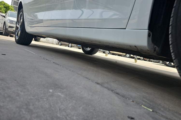 Used Geely Auto Emgrand L 2022 1.4T CVT Flagship Edition Right Side Sill
