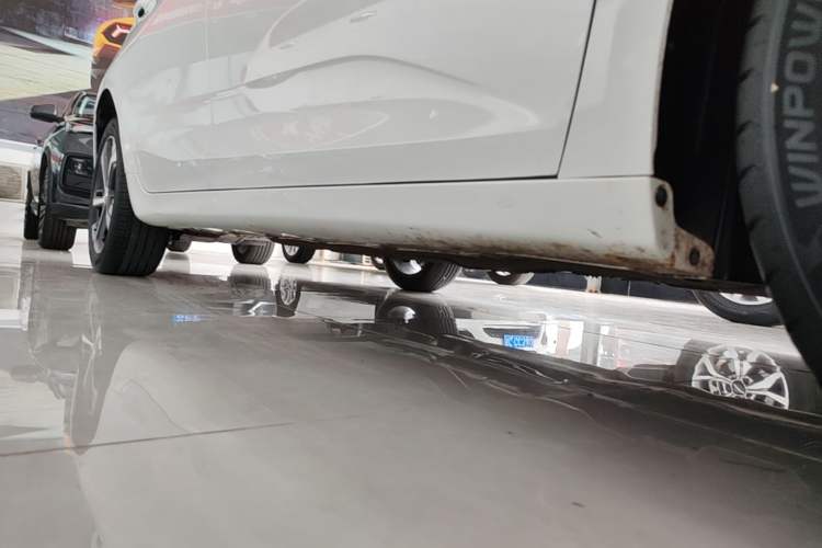 Used Geely Auto Emgrand L 2022 1.4T CVT Ultimate Model Right Side Sill