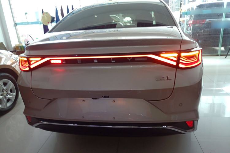 Used Geely Auto Emgrand L 2022 1.4T CVT Flagship Edition Exterior 4
