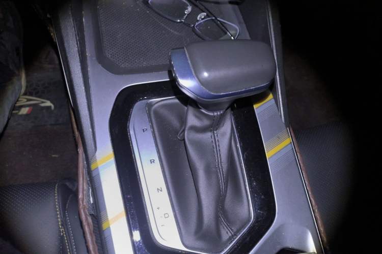 Used Geely Auto Emgrand L 2022 1.4T CVT Flagship Edition Gear Lever