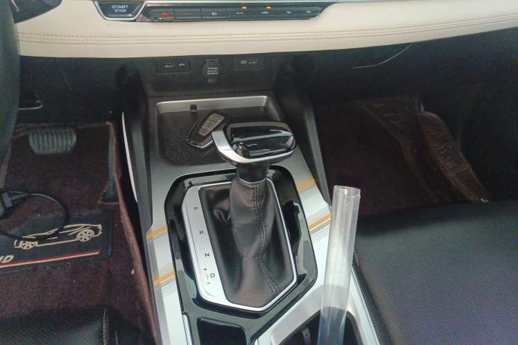 Used Geely Auto Emgrand L 2022 1.4T CVT Flagship Edition Gear Lever