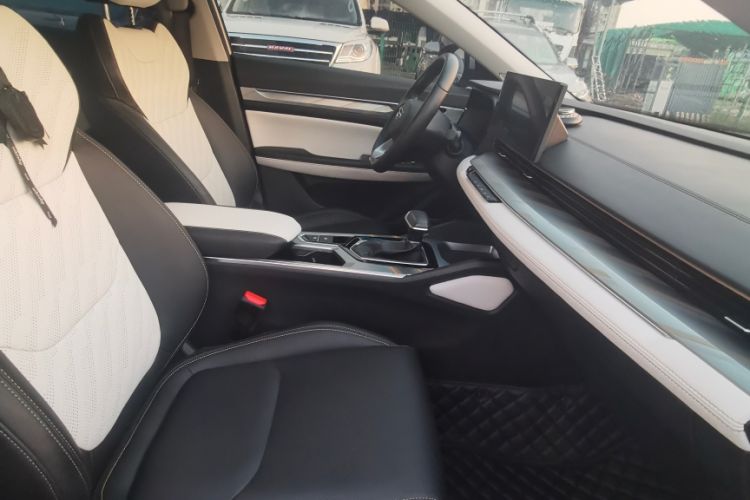 Used Geely Auto Emgrand L 2022 1.4T CVT Flagship Edition Interior 2