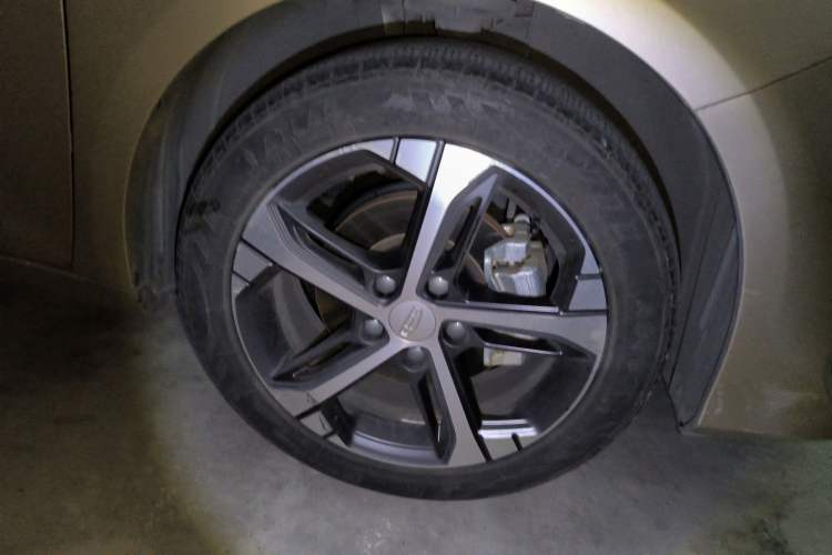 Used Geely Auto Emgrand L 2022 1.4T CVT Flagship Edition Right Front Wheel Hub