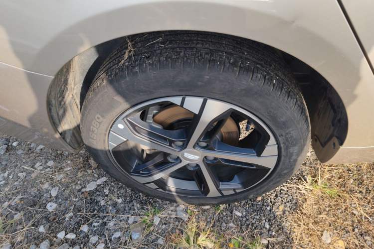 Used Geely Auto Emgrand L 2022 1.4T CVT Flagship Edition Right Rear Wheel Hub