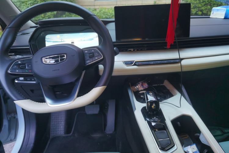 Used Geely Auto Emgrand L HiP 2022 1.5TD-DHT Pro 100KM Super Swift Center Console