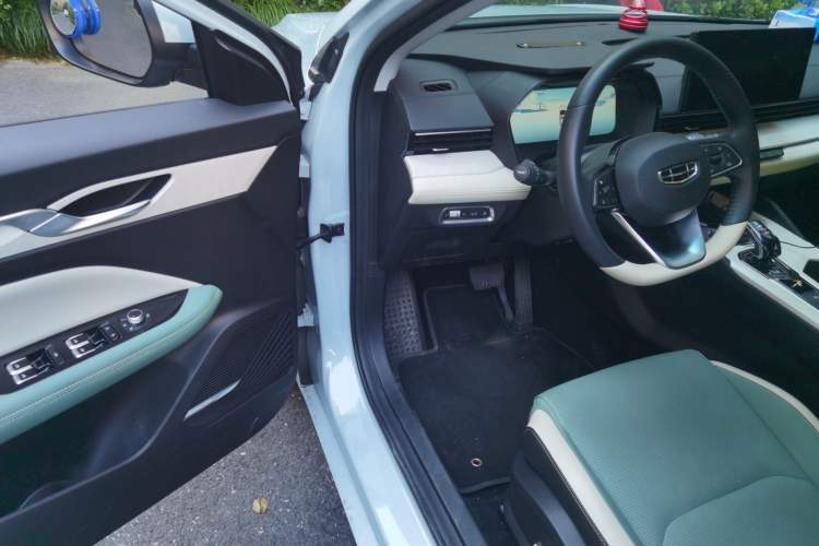 Used Geely Auto Emgrand L HiP 2022 1.5TD-DHT Pro 100KM Super Swift Driver Seat
