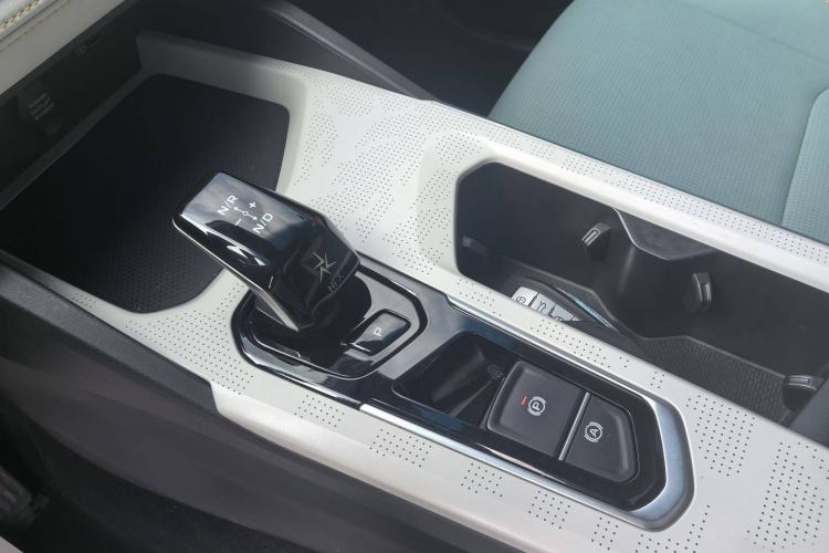 Used Geely Auto Emgrand L HiP 2022 1.5TD-DHT Pro 100KM Super Rui Gear Lever