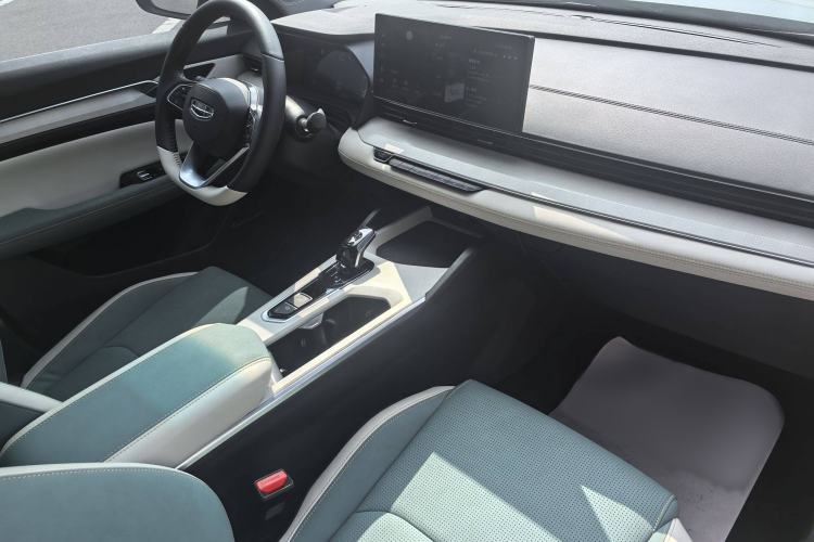Used Geely Auto Emgrand L HiP 2022 1.5TD-DHT Pro 100KM Super Rui Interior 2