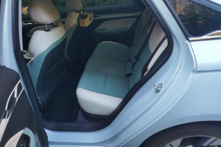 Used Geely Auto Emgrand L HiP 2022 1.5TD-DHT Pro 100KM Super Swift Left Rear Seat