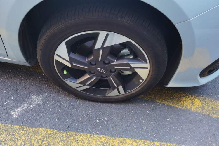 Used Geely Auto Emgrand L HiP 2022 1.5TD-DHT Pro 100KM Super Swift Right Front Wheel Hub