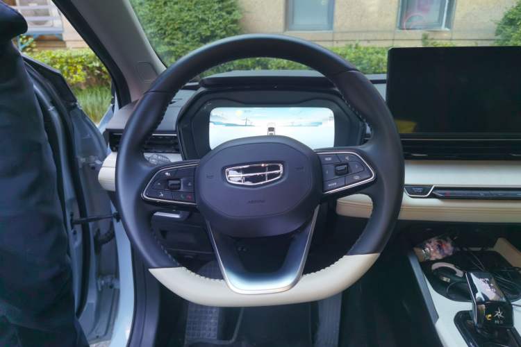 Used Geely Auto Emgrand L HiP 2022 1.5TD-DHT Pro 100KM Super Swift Steering Wheel
