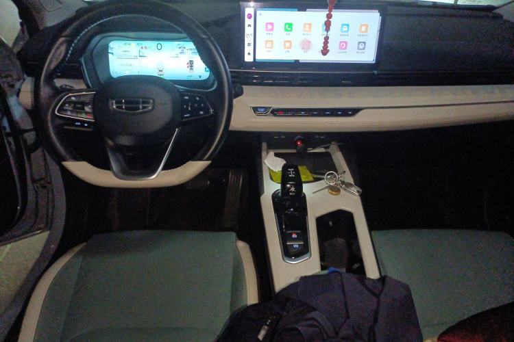 Used Geely Auto Emgrand L HiP 2022 1.5TD-DHT Pro 100KM Super Rui Center Console