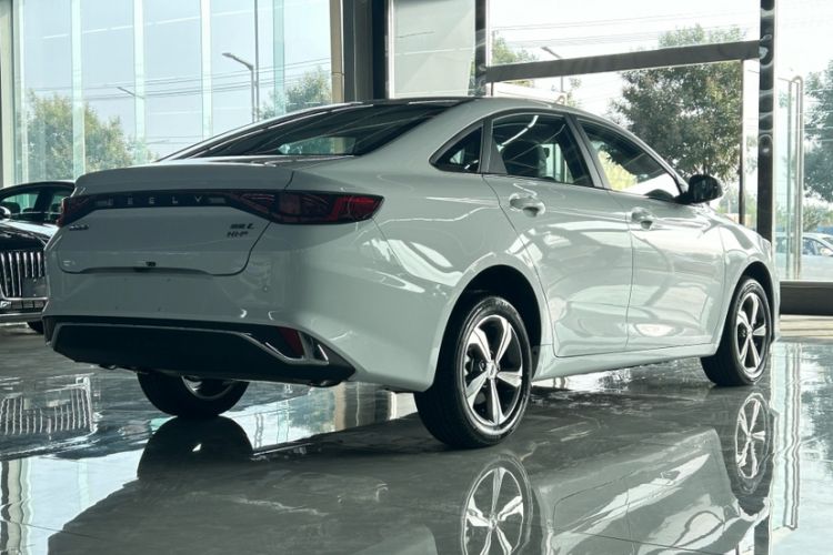 Used Geely Auto Emgrand L HiP 2024 Champion Edition 1.5TD-DHT Pro 100KM Superior Model Exterior 4