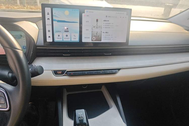 Used Geely Auto Emgrand L HiP 2022 1.5TD-DHT Pro 100KM Super Rui Audio And AC Panel