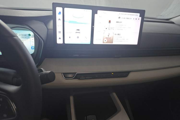Used Geely Auto Emgrand L HiP 2022 1.5TD-DHT Pro 100KM Super Swift Audio And AC Panel