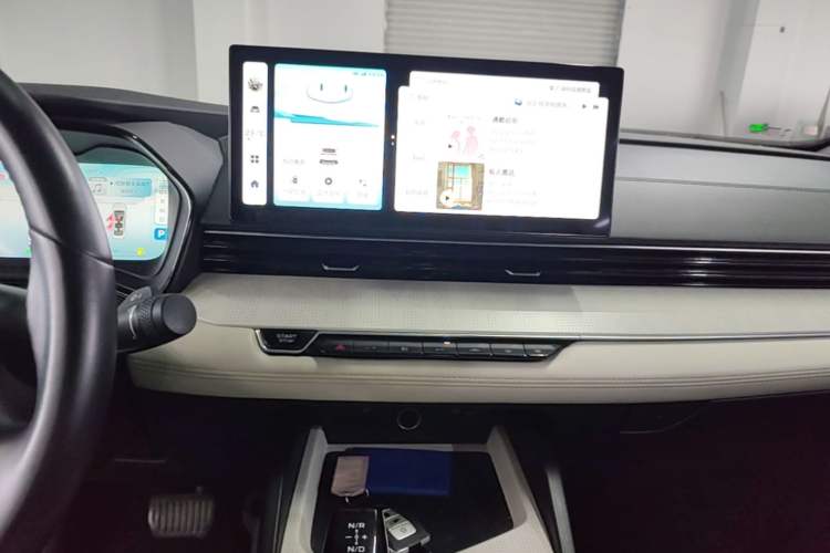 Used Geely Auto Emgrand L HiP 2022 1.5TD-DHT Pro 100KM Super Rui Audio And AC Panel
