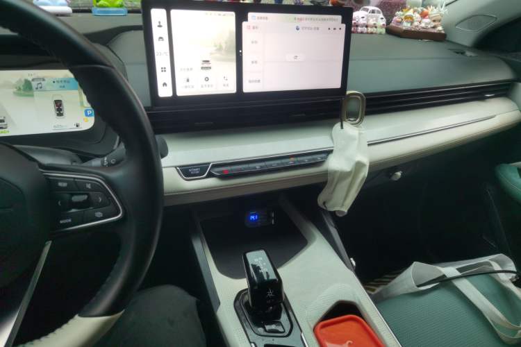 Used Geely Auto Emgrand L HiP 2022 1.5TD-DHT Pro 100KM Super Rui Audio And AC Panel