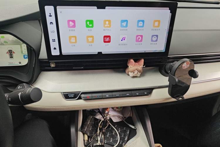Used Geely Auto Emgrand L HiP 2022 1.5TD-DHT Pro 100KM Super Rui Audio And AC Panel