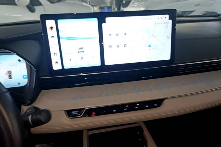 Used Geely Auto Emgrand L HiP 2022 1.5TD-DHT Pro 100KM Super Rui Audio And AC Panel