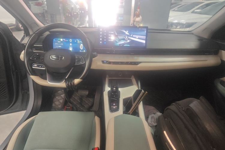 Used Geely Auto Emgrand L HiP 2022 1.5TD-DHT Pro 100KM Super Rui Center Console