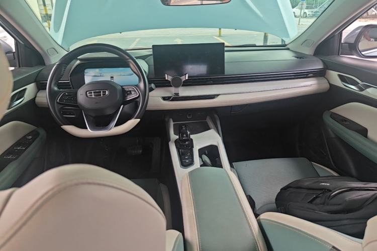 Used Geely Auto Emgrand L HiP 2022 1.5TD-DHT Pro 100KM Super Rui Center Console