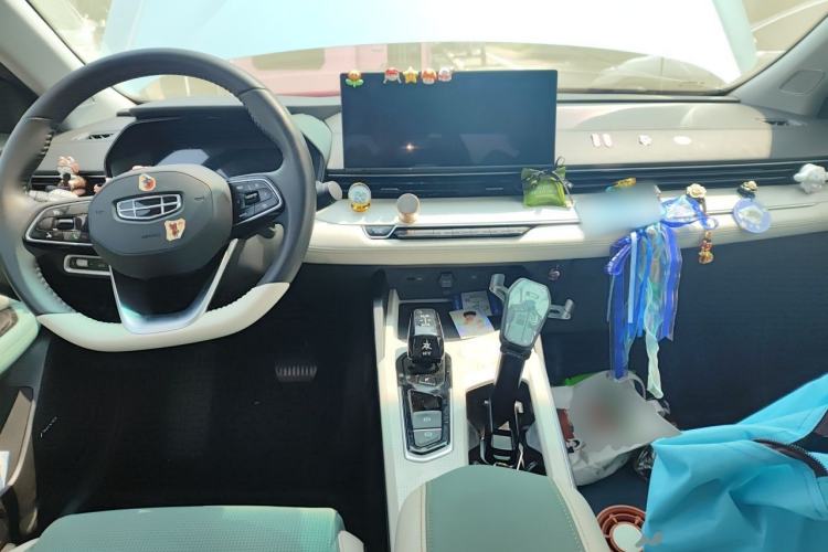 Used Geely Auto Emgrand L HiP 2022 1.5TD-DHT Pro 100KM Super Swift Center Console