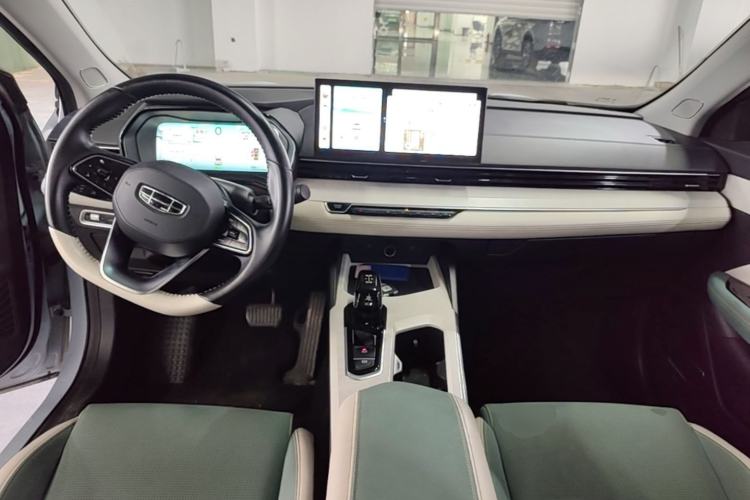 Used Geely Auto Emgrand L HiP 2022 1.5TD-DHT Pro 100KM Super Rui Center Console