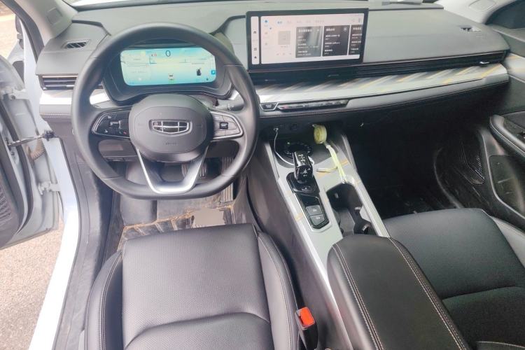 Used Geely Auto Emgrand L HiP 2022 1.5TD-DHT Pro 100KM Super Clean Center Console