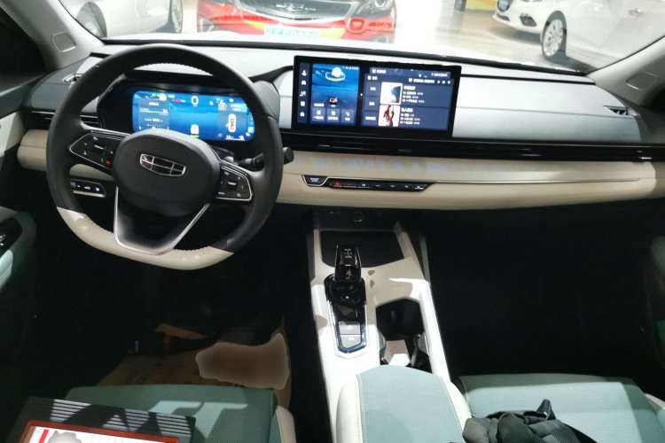 Used Geely Auto Emgrand L HiP 2022 1.5TD-DHT Pro 100KM Super Rui Center Console