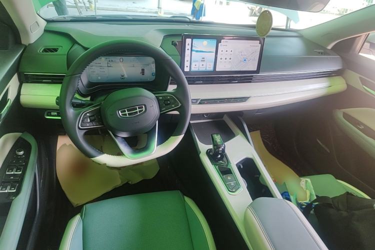 Used Geely Auto Emgrand L HiP 2022 1.5TD-DHT Pro 100KM Super Rui Center Console