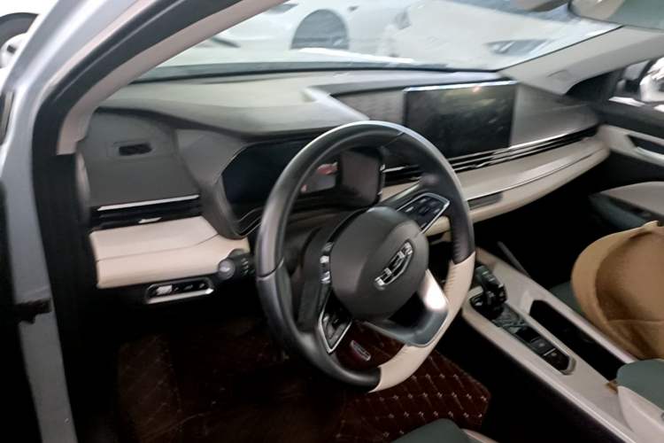 Used Geely Auto Emgrand L HiP 2022 1.5TD-DHT Pro 100KM Super Rui Center Console