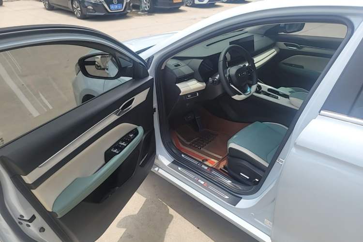 Used Geely Auto Emgrand L HiP 2022 1.5TD-DHT Pro 100KM Super Rui Driver Seat