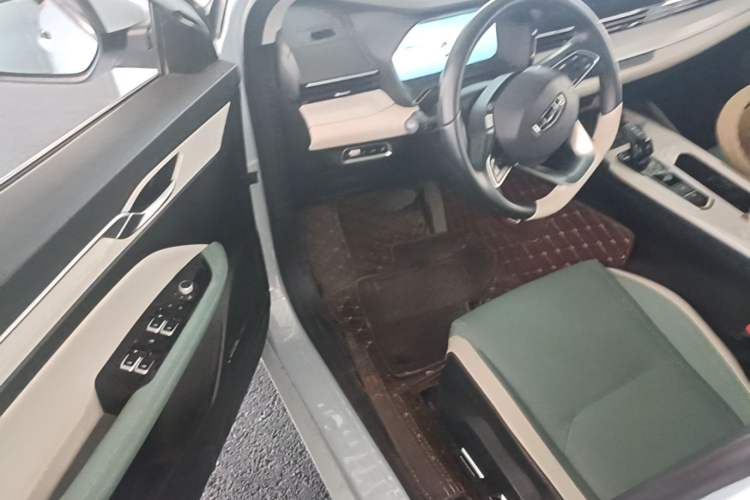 Used Geely Auto Emgrand L HiP 2022 1.5TD-DHT Pro 100KM Super Rui Driver Seat