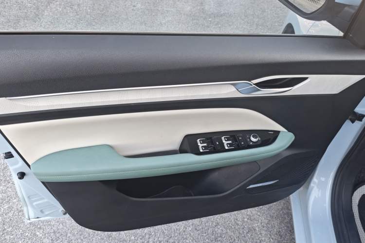 Used Geely Auto Emgrand L HiP 2022 1.5TD-DHT Pro 100KM Super Rui Interior 11