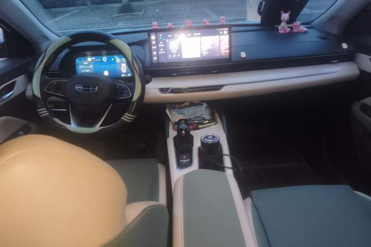 Used Geely Auto Emgrand L HiP 2022 1.5TD-DHT Pro 100KM Super Rui Interior 2