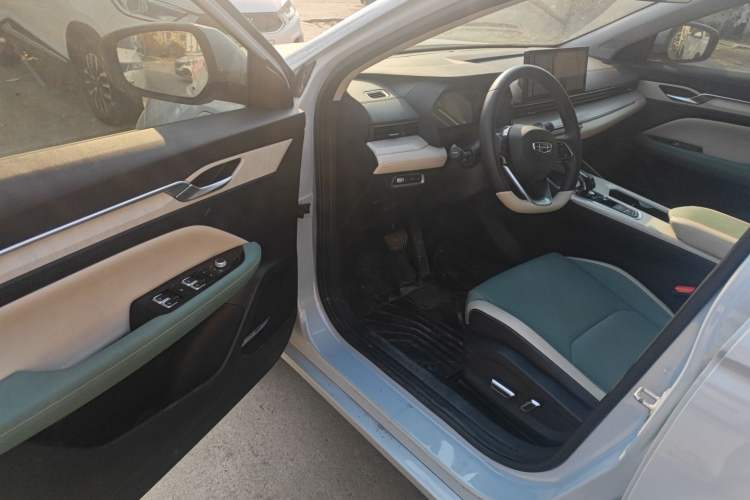 Used Geely Auto Emgrand L HiP 2022 1.5TD-DHT Pro 100KM Super Rui Interior 3