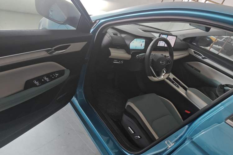 Used Geely Auto Emgrand L HiP 2022 1.5TD-DHT Pro 100KM Super Swift Interior 3