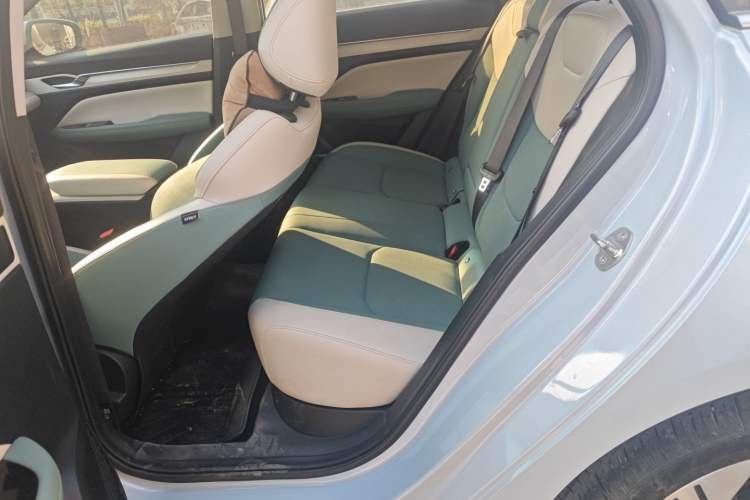 Used Geely Auto Emgrand L HiP 2022 1.5TD-DHT Pro 100KM Super Rui Interior 4