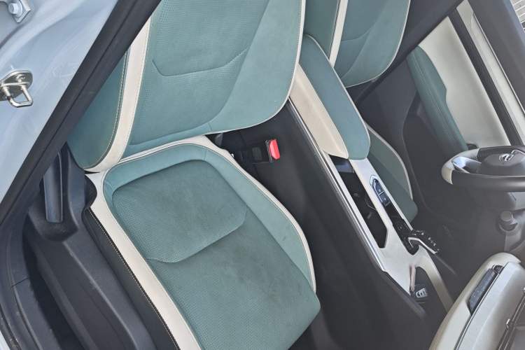 Used Geely Auto Emgrand L HiP 2022 1.5TD-DHT Pro 100KM Super Rui Interior 4