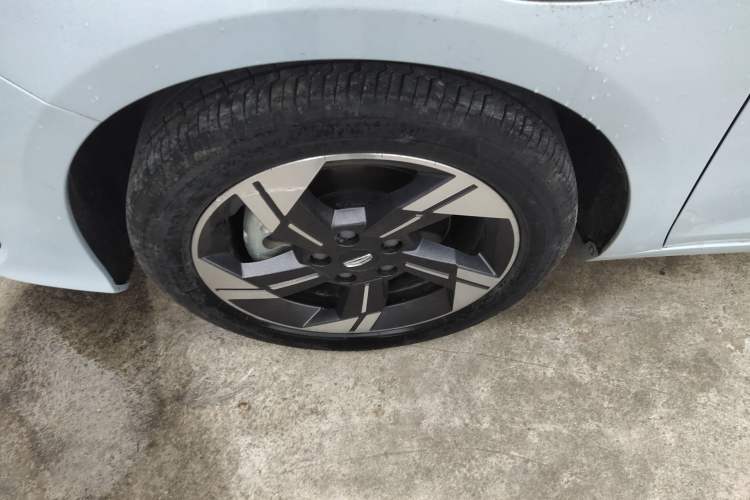 Used Geely Auto Emgrand L HiP 2022 1.5TD-DHT Pro 100KM Super Rui Left Front Wheel Hub