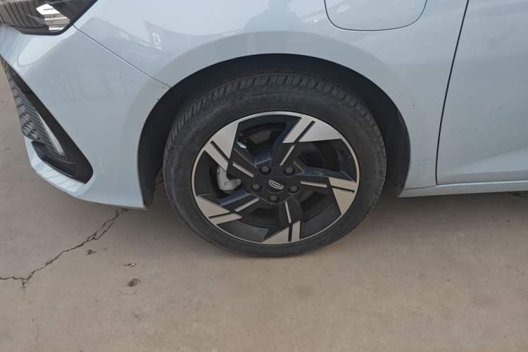Used Geely Auto Emgrand L HiP 2022 1.5TD-DHT Pro 100KM Super Swift Left Front Wheel Hub
