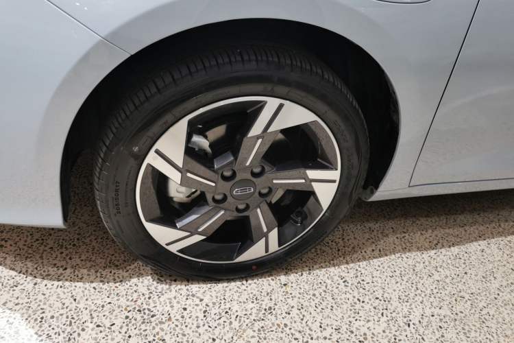Used Geely Auto Emgrand L HiP 2022 1.5TD-DHT Pro 100KM Super Rui Left Front Wheel Hub