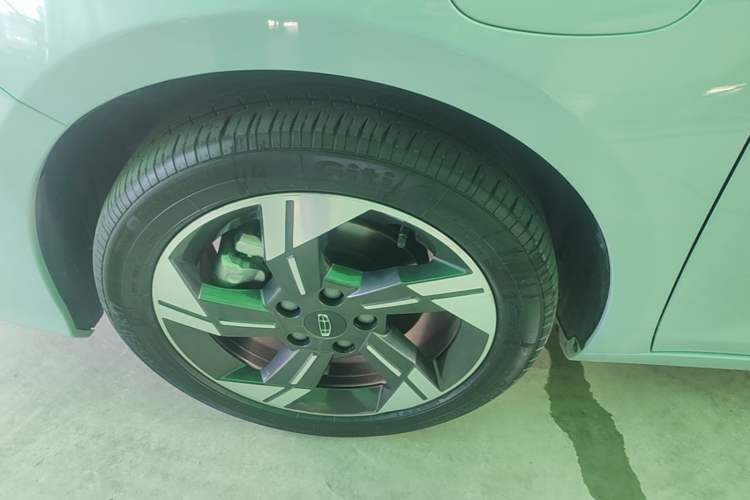 Used Geely Auto Emgrand L HiP 2022 1.5TD-DHT Pro 100KM Super Rui Left Front Wheel Hub