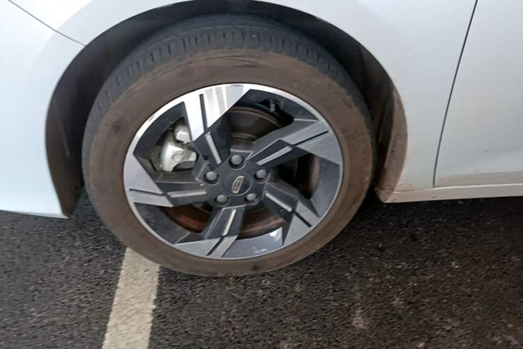 Used Geely Auto Emgrand L HiP 2022 1.5TD-DHT Pro 100KM Super Rui Left Front Wheel Hub