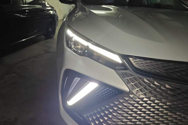 Used Geely Auto Emgrand L HiP 2022 1.5TD-DHT Pro 100KM Super Rui Right Front Headlight
