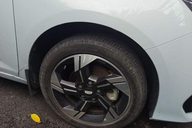 Used Geely Auto Emgrand L HiP 2022 1.5TD-DHT Pro 100KM Super Swift Right Front Wheel Hub