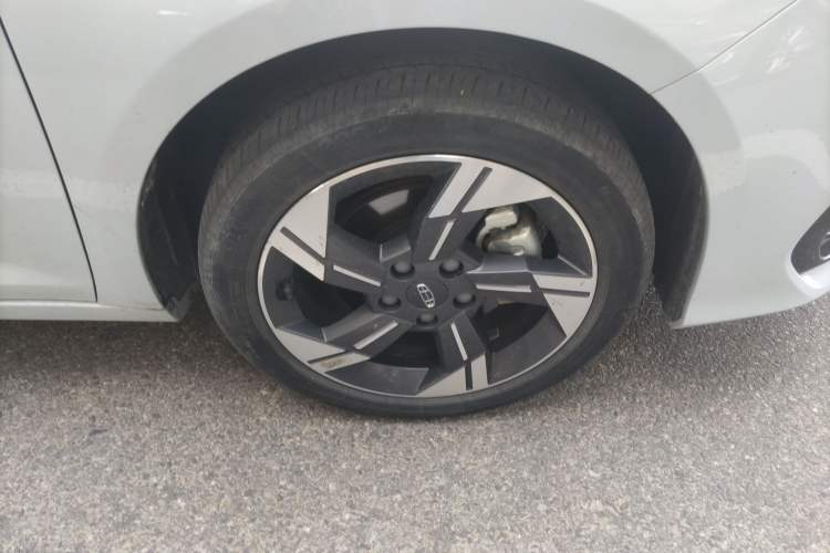 Used Geely Auto Emgrand L HiP 2022 1.5TD-DHT Pro 100KM Super Swift Right Front Wheel Hub