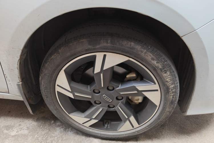 Used Geely Auto Emgrand L HiP 2022 1.5TD-DHT Pro 100KM Super Swift Right Front Wheel Hub